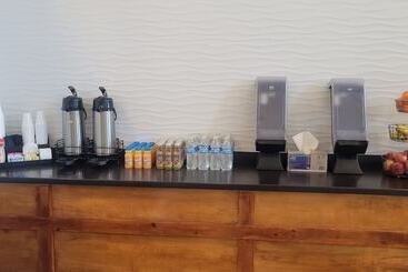 בית מלון כפרי The Royal Inn & Suites