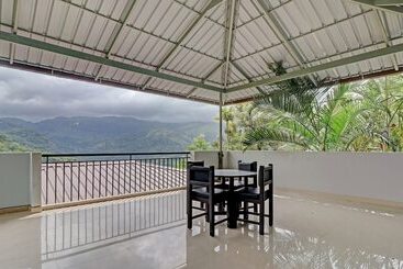 בית מלון כפרי Treebo Trend White House Resort