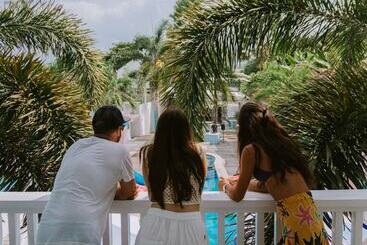 Mad Monkey Kuta Lombok   Hostel