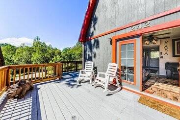 کلبه Mama Bear S Den