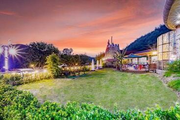 Namwon Hanjeungwonstay Pension