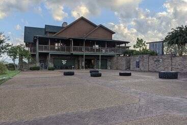 منتجع Rock Springs Retreat Center