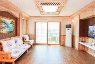 Sacheon Seopo Beach Pension