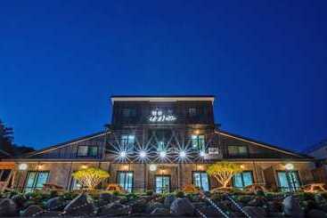 Yanggu Butterfly Pension