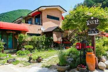 Danyang Kkottteuran Pension