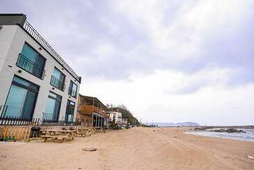 Goseong Badae Banhada Pension