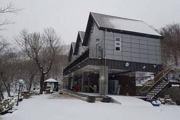 Gwangyang Banwolsanjang Pension