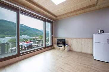 Gwangyang Seomjingang Geumteo Pension