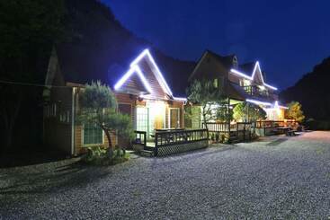 Hoengseong Jamjari Pension