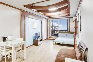 Namhae Mongdol Beach Pension