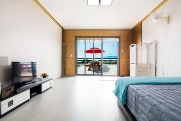 Namhae Skyblue Sea Pension