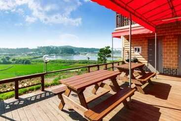 Taean Gomseom Hwangto Village Pension