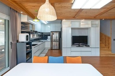 Yangpyeong Chorokbam Pool Villa Pension