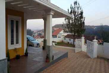 בית מלון כפרי Abode By Brown Tree Resorts