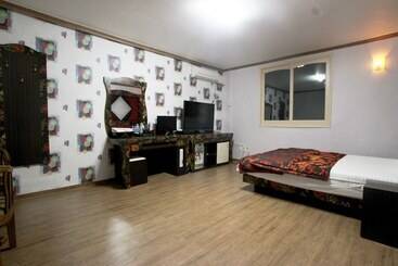 מוטל Andong Plus