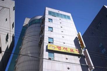 فندق على الطريق Changwon Myeongseodong Myeongseo