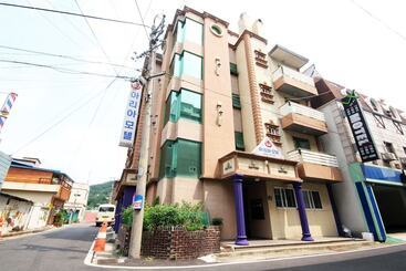 מוטל Gimcheon Aria