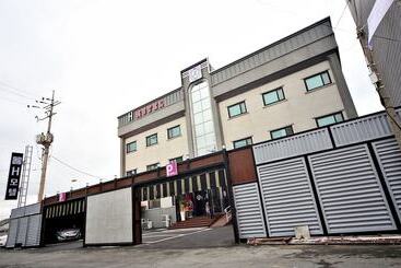모텔 Gunsan H