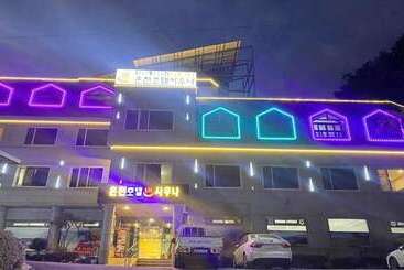 فندق على الطريق Hadong Hot Spring Hotel Sauna