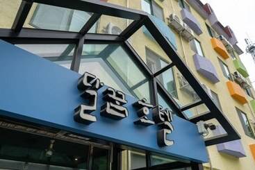 מוטל Hongcheon Dalkkum