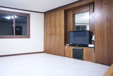 מוטל Okpo Queen Geoje Island