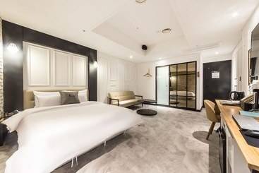 Motel Suwon Johnny B