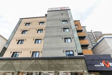 فندق على الطريق Donghae Uve