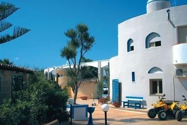 فندق فئة نجمة واحدة Kartibubbo Beach Resort