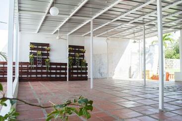 ユースホステル Maranatha Hostal