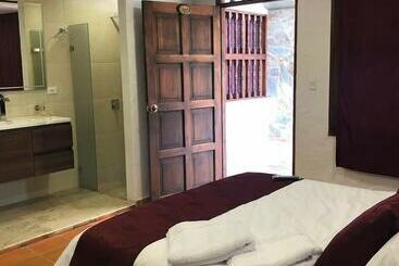 هتل Casona Del Virrey