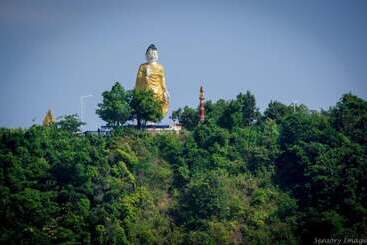 هتل Sky Lodge Ngapali