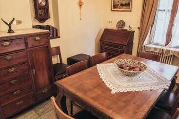 פנסיון Ellis Full Guest House