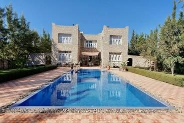 پانسیون La Maison Des Ailleurs