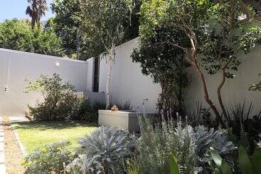 مبيت وإفطار T House