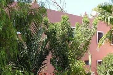 مسافرخانه Auberge Tasra