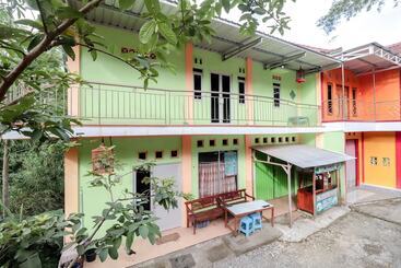 Serut 2 Homestay Hostel