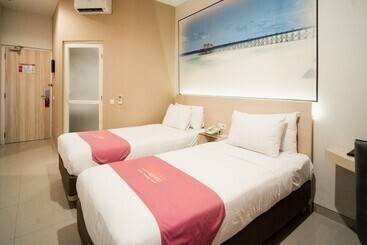 בית מלון כפרי Midtown Xpress Sampit Kalimantan Tengah