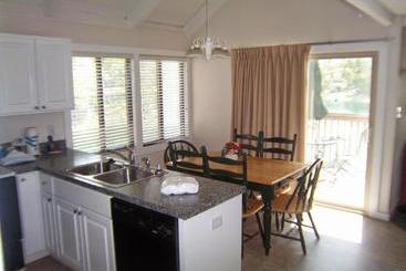 هتل Waterwood Townhouses