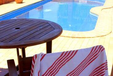 مُتل Roma Mid Town Motor Inn