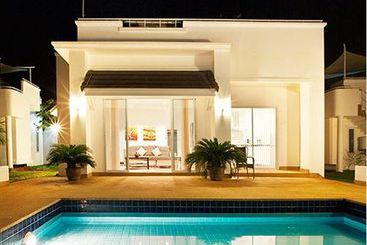 Pineapple Hills Resort