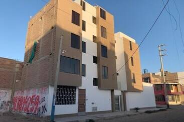 簡易ホテル Antares Pisco