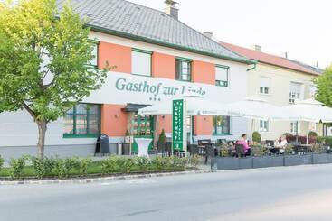 ホテル Gasthof Zur Grossen Linde