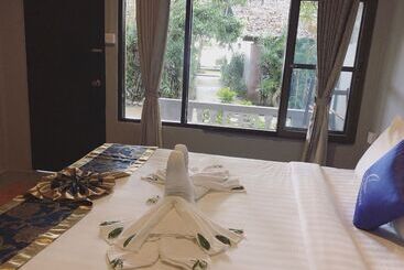 Отель Lagoon Ngapali Beach Lodge