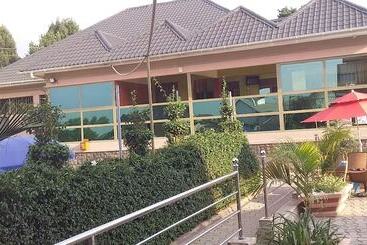 هتل Senevin Gardens