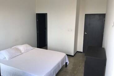 הוסטל Zion Beach House Adults Only