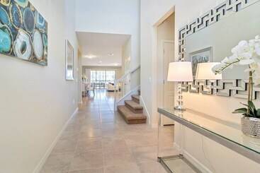 茅舍 Brand New Luxurious Pool Home In Westside! 5bd/4ba #5ws690
