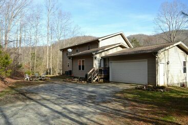 별장 Comfortable Mountain Home Near Everything Yet Private