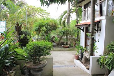 酒店 Laiya White Cove Beach Resort