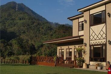 هتل روستایی Tumuyi Farm Health Resort