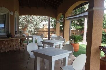 پانسیون Bouganville B&b